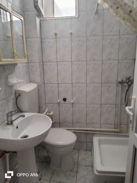 Închiriez garsoniera