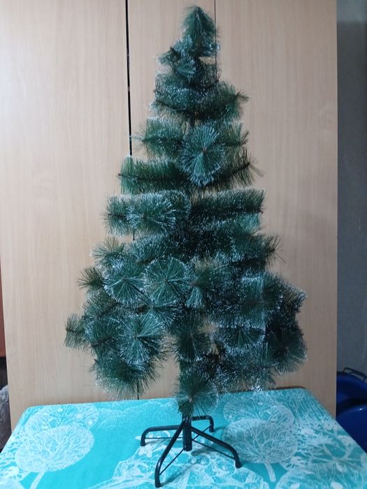 Продам елку искусственную