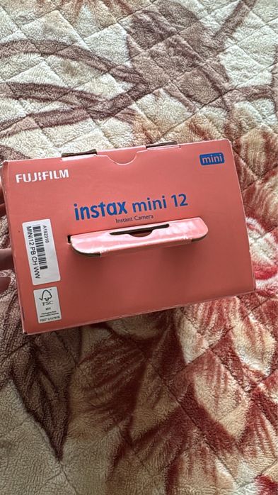 Продам новый Instax mini 12, торг уместен