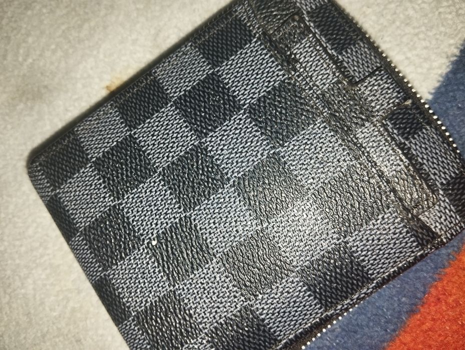 Кошелек удобный..