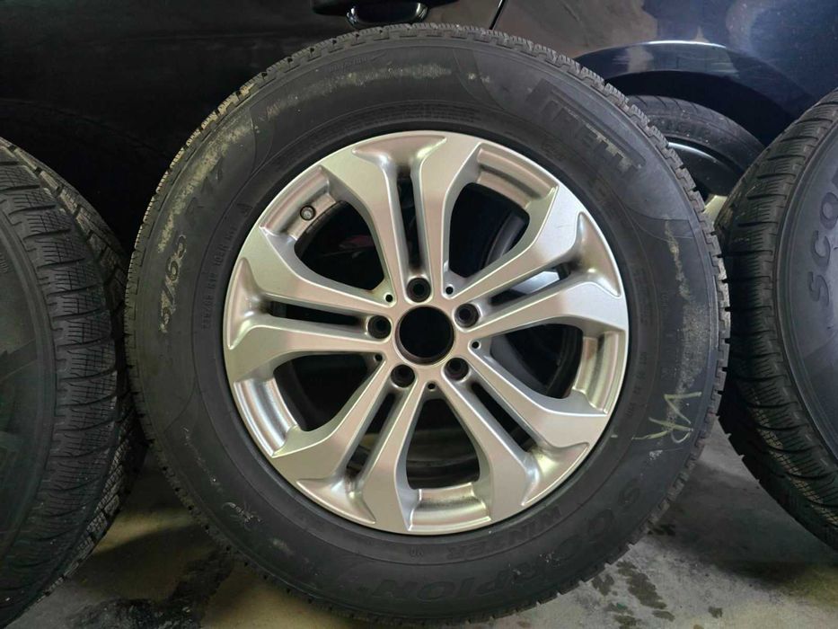 Гуми 4бр Pirelli 235/65/R17 с оригинални Джанти за Mercedes GLC