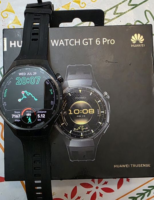 Продавам часовник Huawei 6 pro