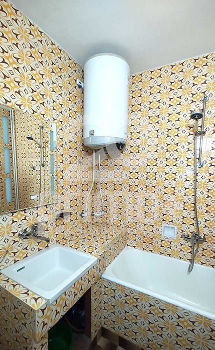 Дава се под наем Тристаен апартамент в Велико Търново, Център - 100 кв.м за 357 € - Снимка #10