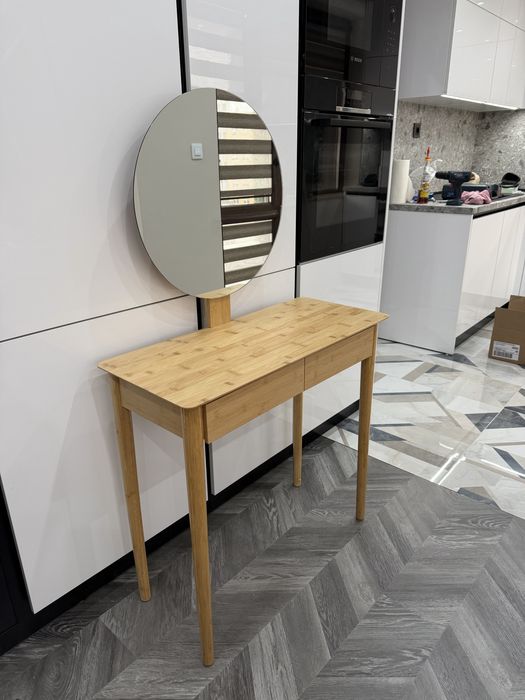 Тоалетка SAKSILD с огледало