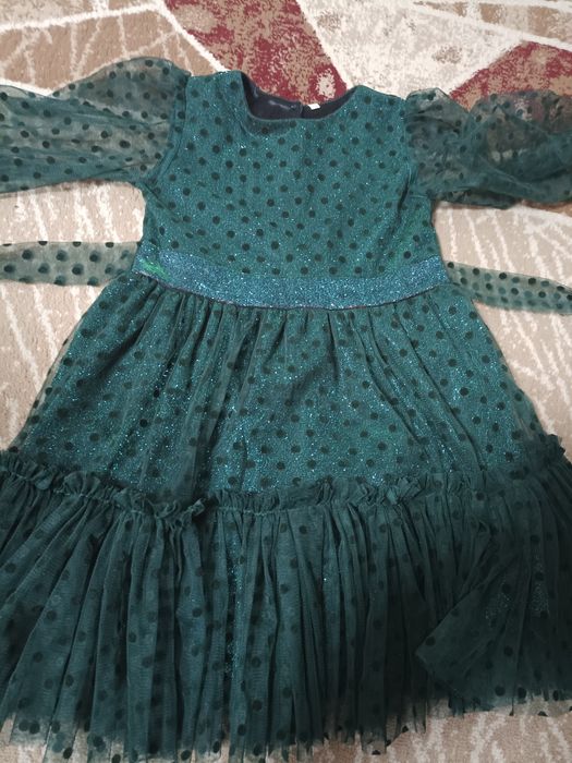 Продам платье на девочку 3-6лет в идеальном состоянии