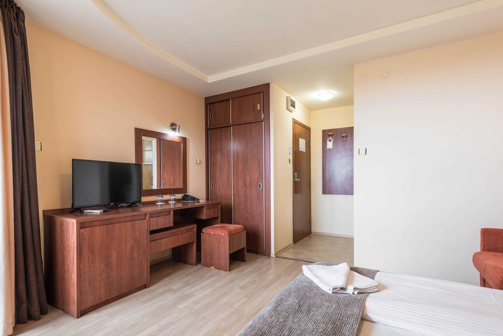 Продава се Хотел в Балчик - 2000 кв.м за 230 €/кв.м - Снимка #15