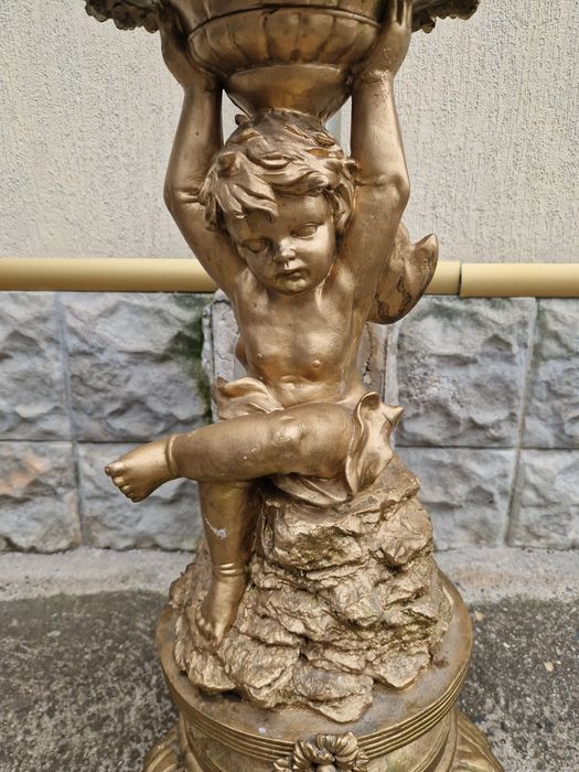 Прекрасна антикварна гипсова колона постамент