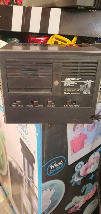 Радиочасовник Universum