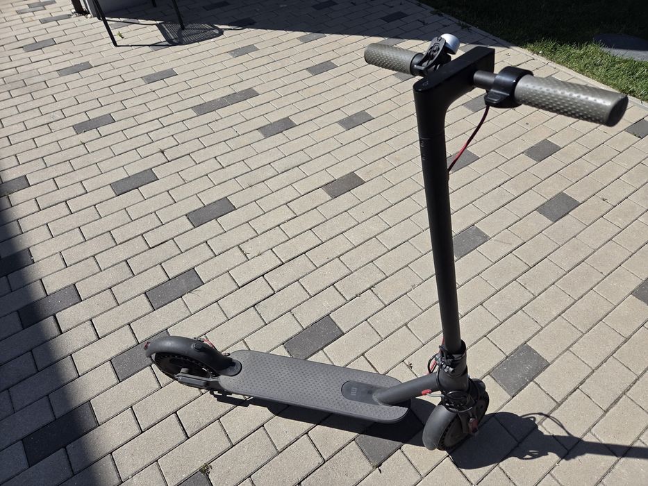 Vând trotinetă electrica Xiaomi M365
