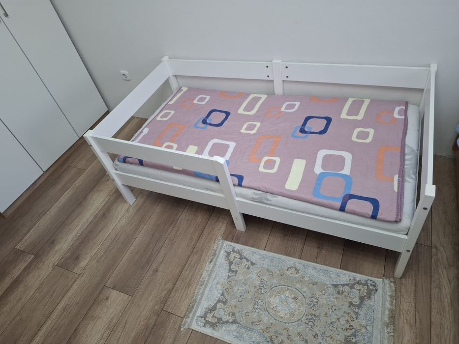 Продается кровать с матрасом