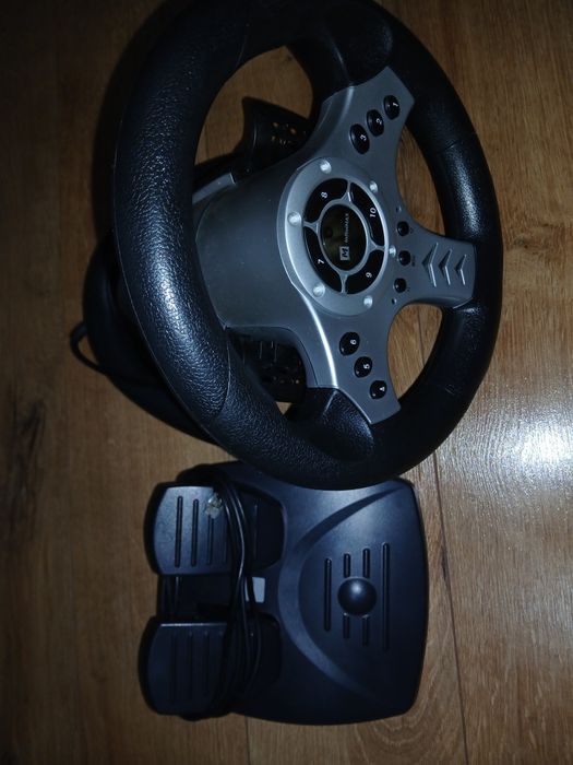 Vând volan de jocuri!