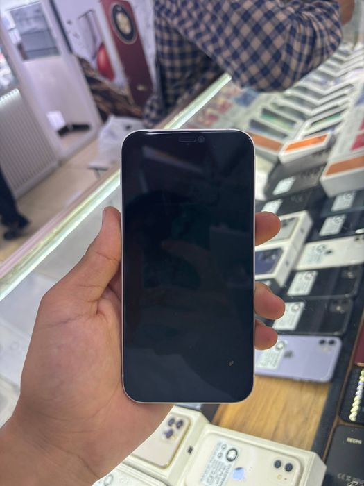 Iphone 12 yangi xolatda