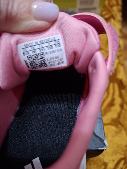 Маратонки Adidas, Skechers