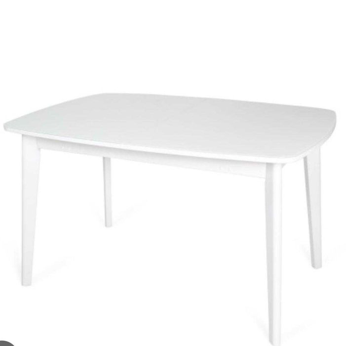 Стол из стекла и пластика