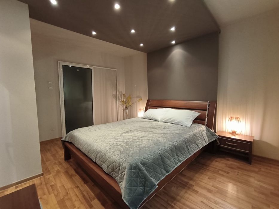 vand pat cu 2 noptiere