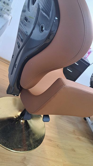 Стол за козметичен салон