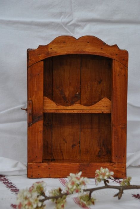 Vand dulapior din lemn