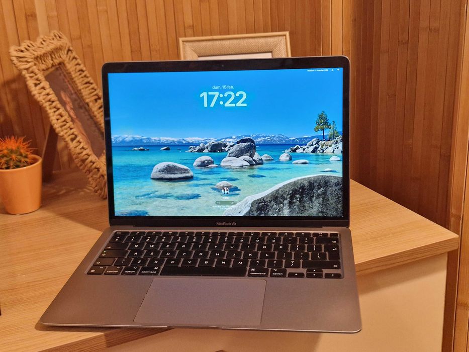 MacBook Air M1 2020 (activat 2022) 8GB 256GB - Baterie 78% - Impecabil