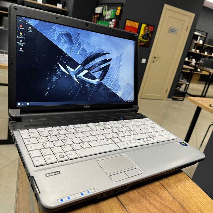 Ноутбук Fujitsu Core i3 | RAM 4/120 SSD  Надёжный