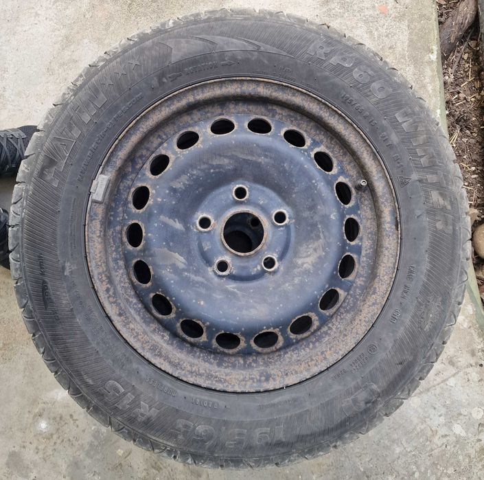 Продавам 8 гуми с джанти и тасове 5×112