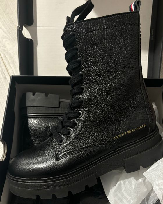 Tommy Hilfiger боти