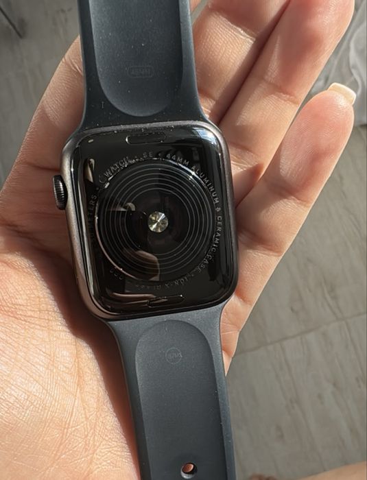 Продам Apple Watch SE 44 mm