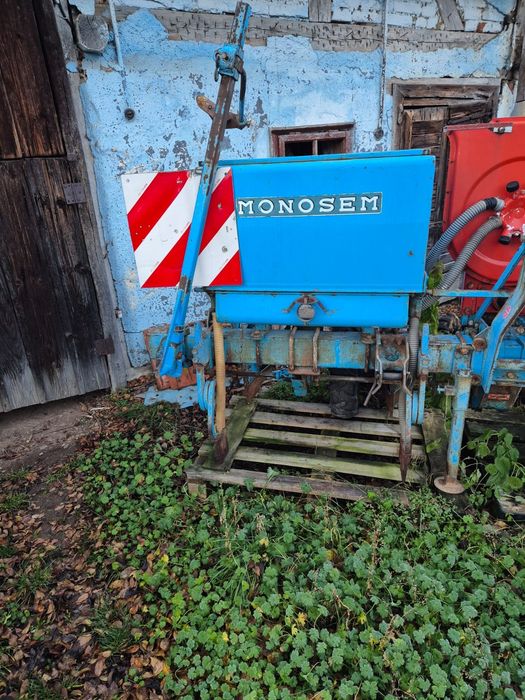 Vând semănătoare marca monosem pnu