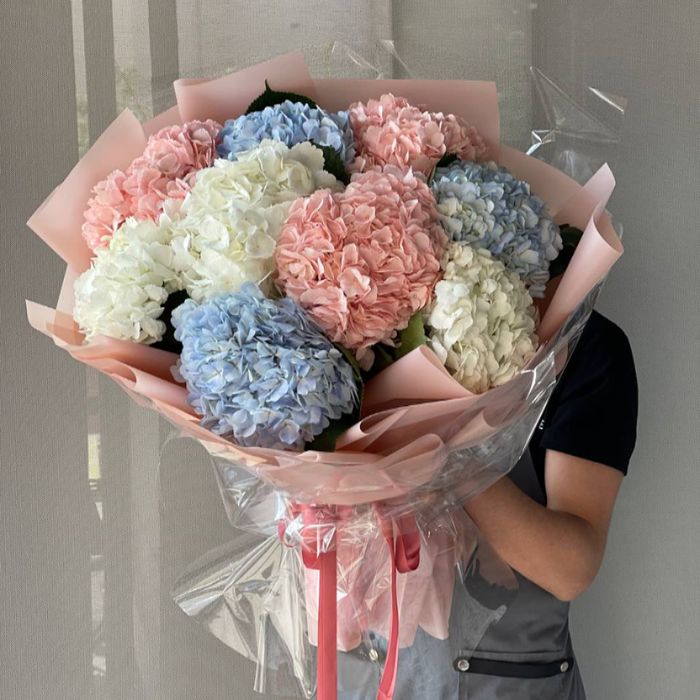 Кустовые Розы, гортензии, розы