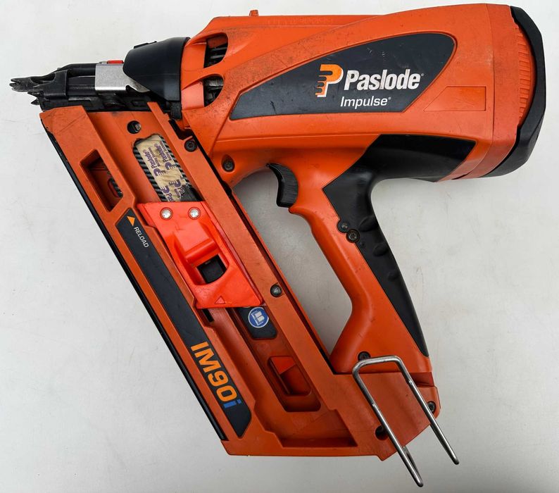 PASLODE IM90i- Акумулаторен такер за дърво 50-90мм