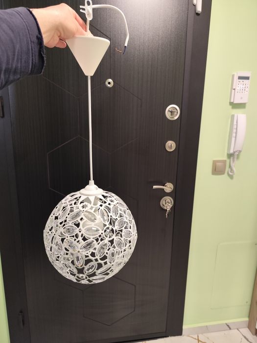 Полилей Нов подходящ за различни помещения.