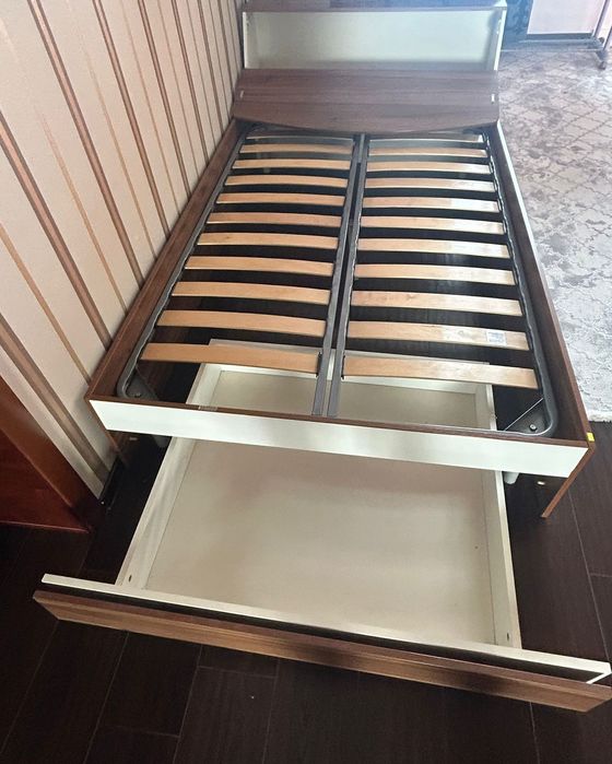 Спальний гарнитур. Шкаф +кровать