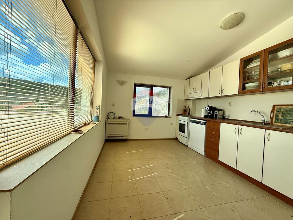 Южен апартамент с две спални и нескриваема морска гледка за продажба,