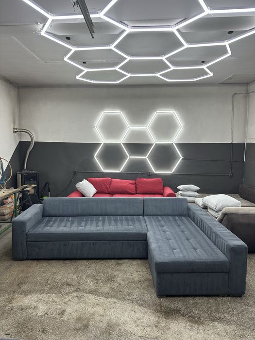 Coltar extensibil ca NOU cu lada de depozitare si perne