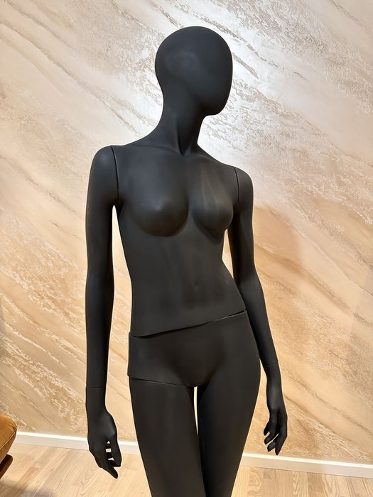 Manechin negru complet