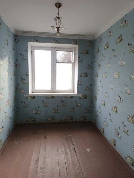 Уй сотилади 3 хонали гиштлик 1 этаж офис.магазин килса бу́лади