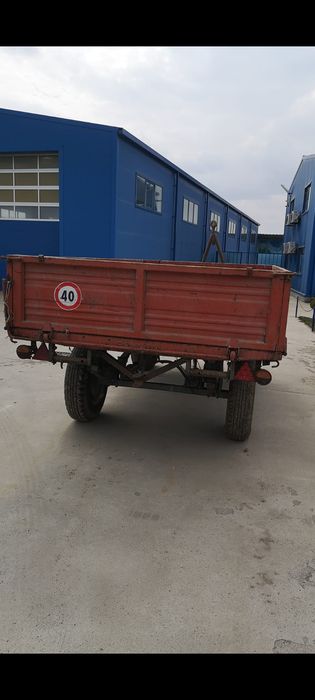 De vânzare remorca tractor cu 2 axe
