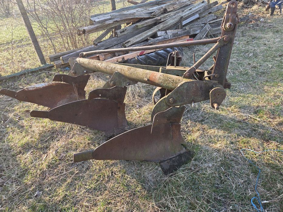 Vînd plug romînesc