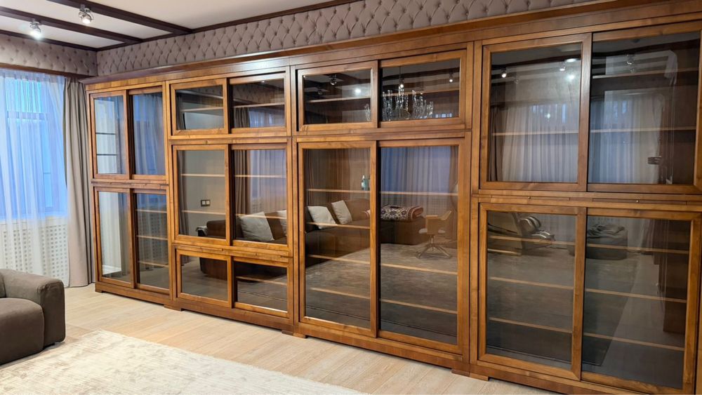 Длинный шкаф 300 тыс А поменьше 50 и 30 тыс, это дерево
