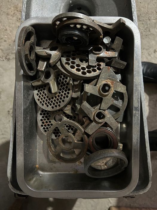 продам мясорубку, 380 W