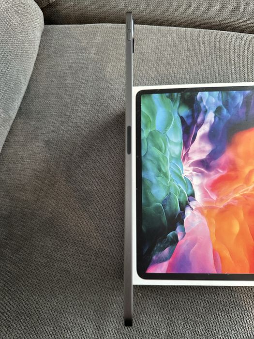 Apple Ipad Pro 4th gen 256gb 12.9inch wifi space grey 98%BH с клавиатура
