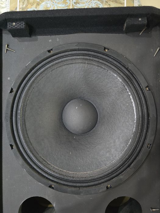 Difuzoare 15 inch cu tot cu incinte 600 rms