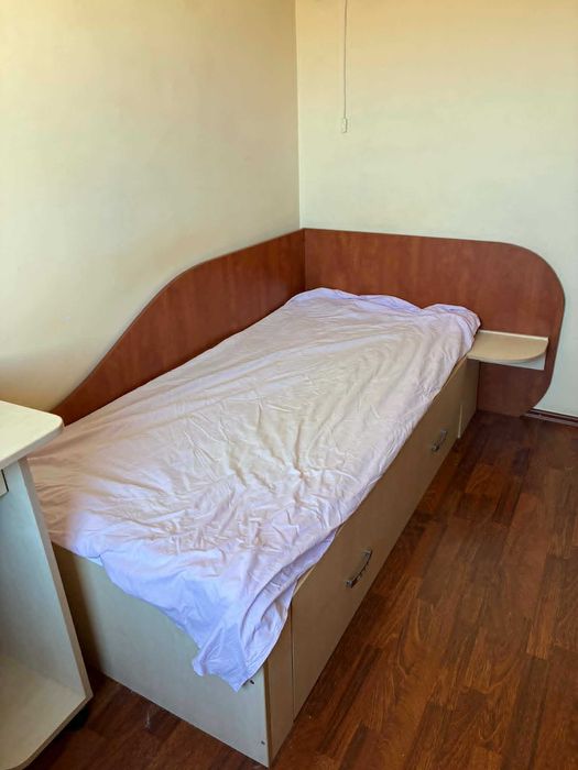 Mobila tineret 4 piese, stare foarte buna