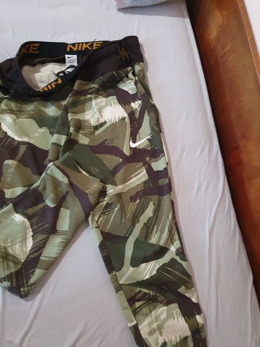 Долнище на Nike уникален модел