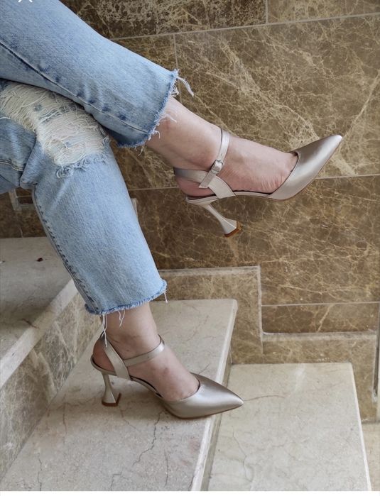 Продам новые сатиновые босоножки