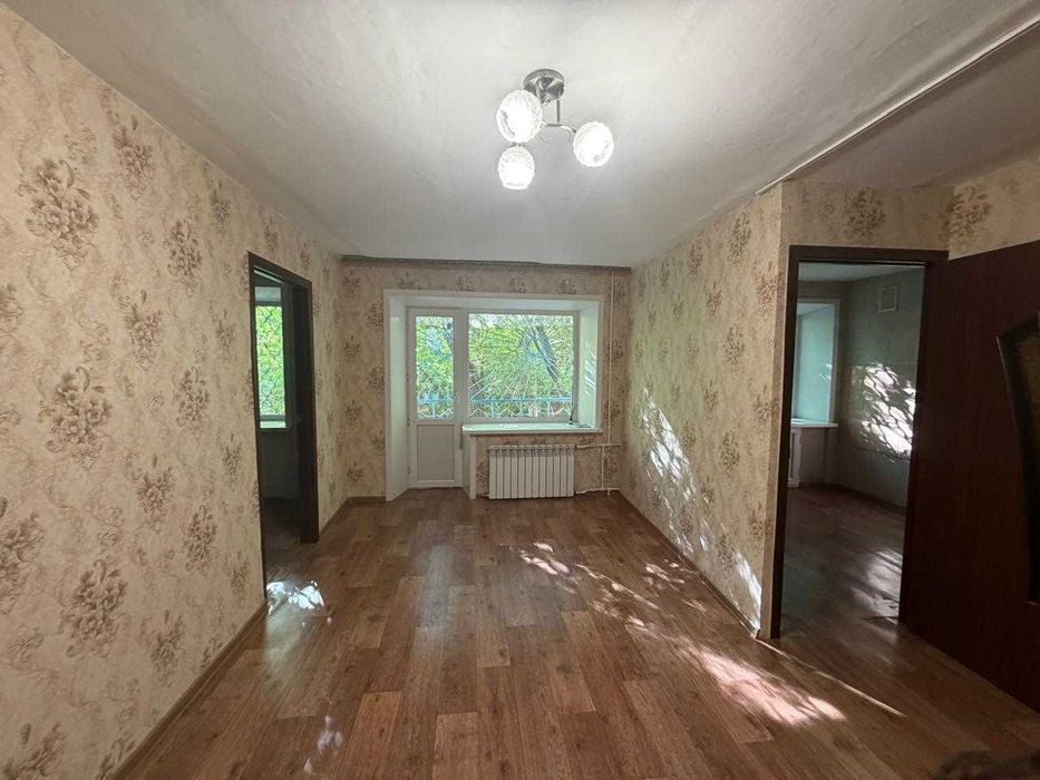 -ПРодам 2 комн по Строителей. Этаж средний! Не угловая! - View 2