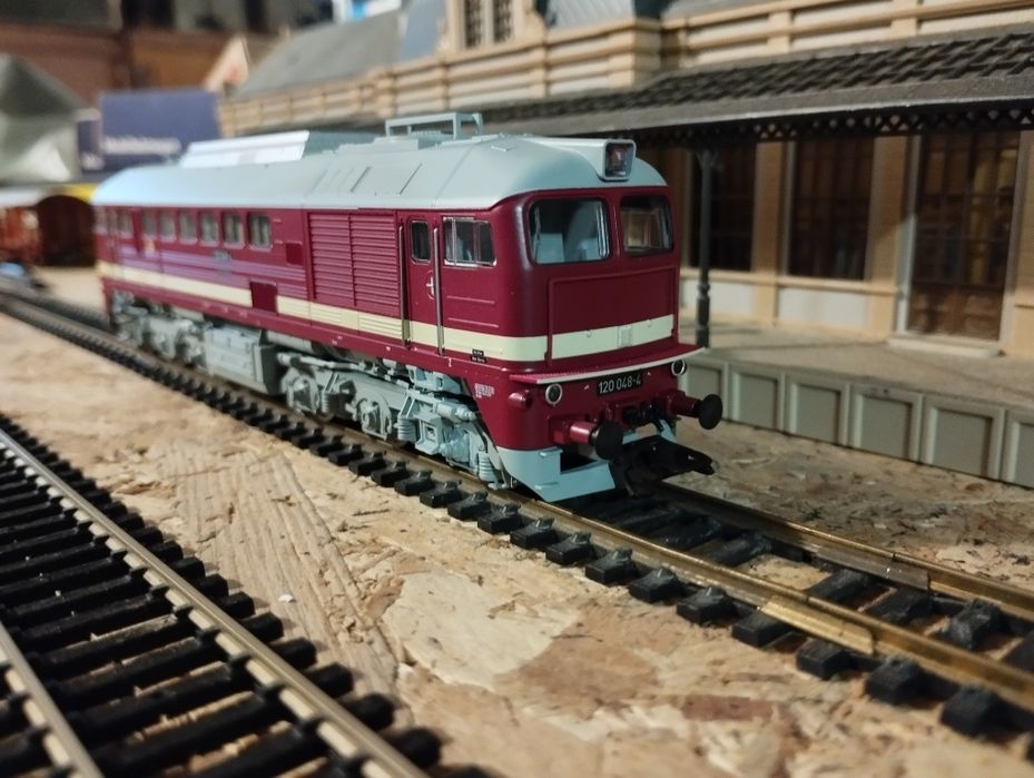 Дизелов локомотив Roco BR120 HO 1/87
