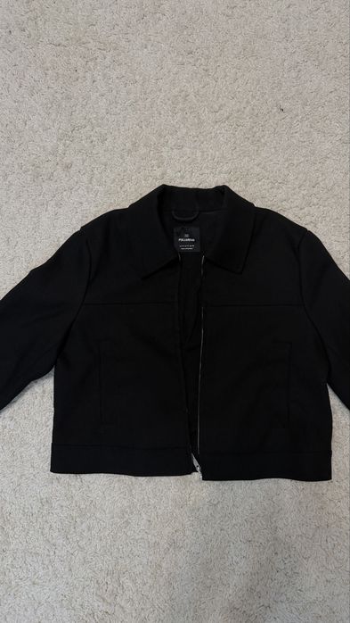 чёрная укороченная куртка-бомбер Pull&bear