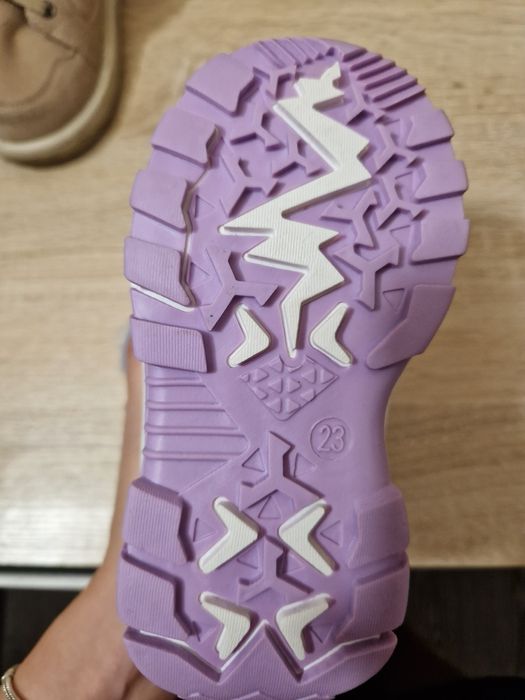 Подам зимние сапожки