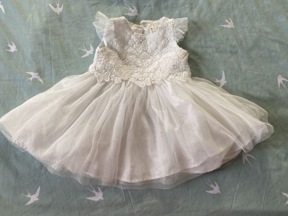 Vând rochita cu tull 12-18 luni