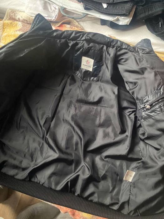 Продавам уникално яке на марката (Moncler)